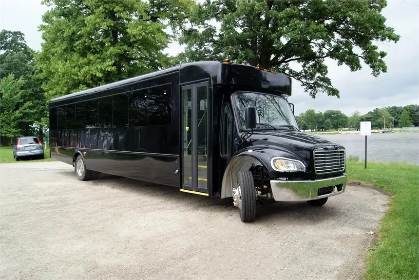 Freightliner minibus — exterior side view