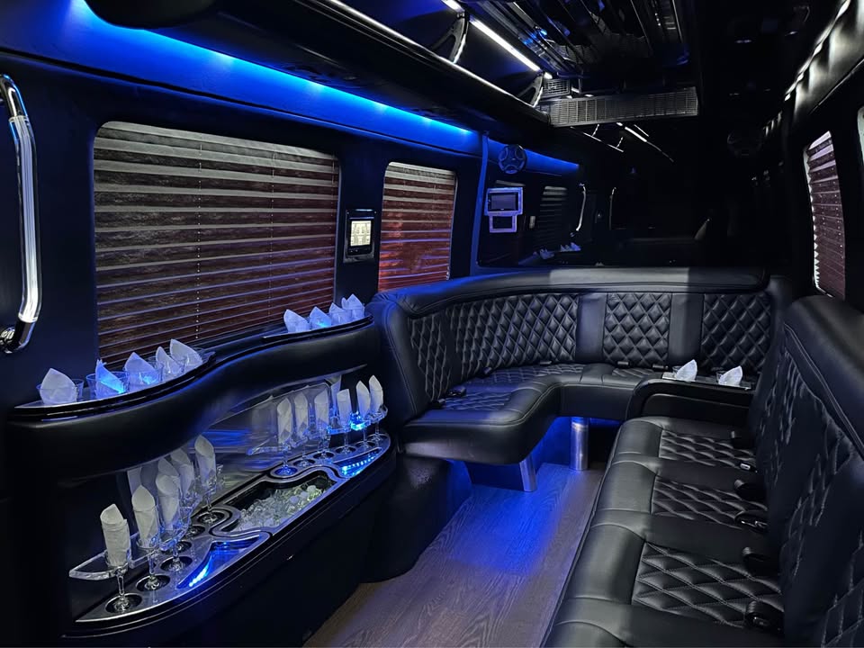 Lincoln Town Car stretch limousine — interior cabin