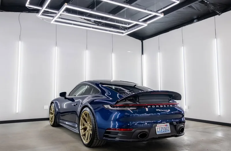 Porsche 911 Carrera S — sport cockpit