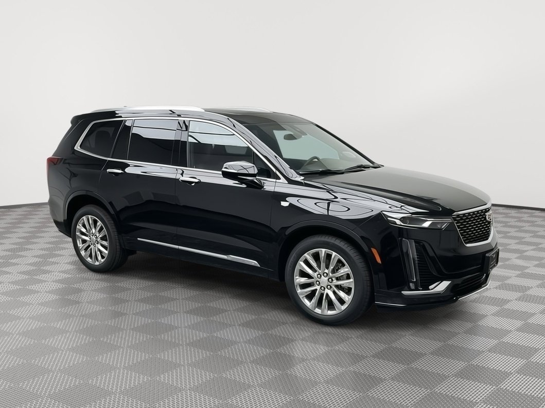 Cadillac XT6 view 1